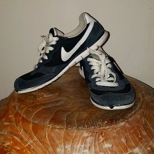 Vintage women's Nike sneakers black white sz 7